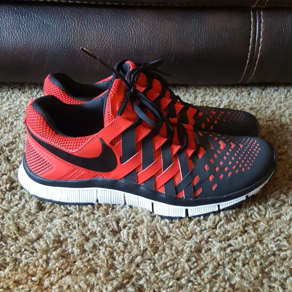 Red Nike Free Trainer
